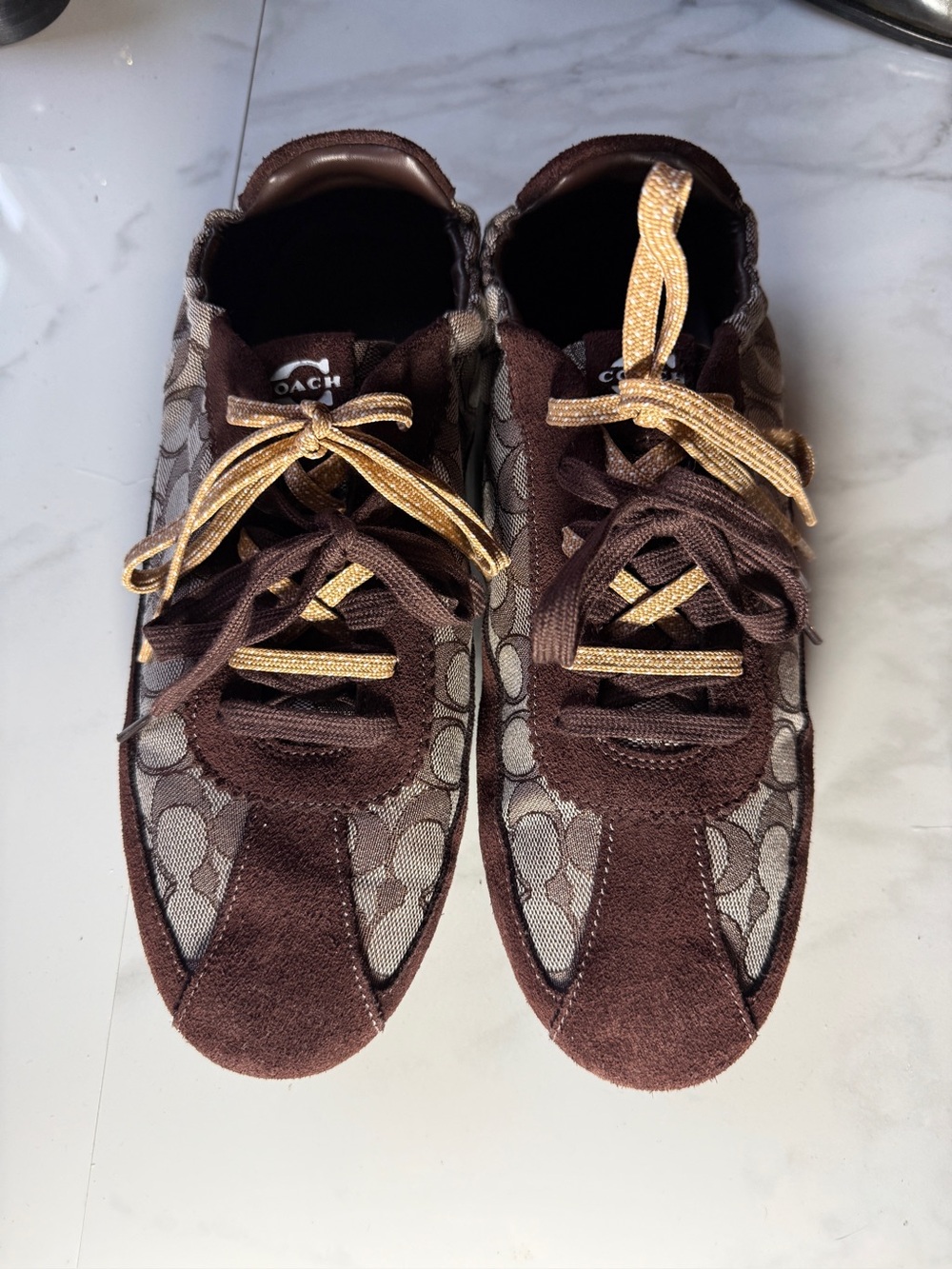 *pre-loved* COACH soft sneaker in signature Jacquard - Picture 2 of 7
